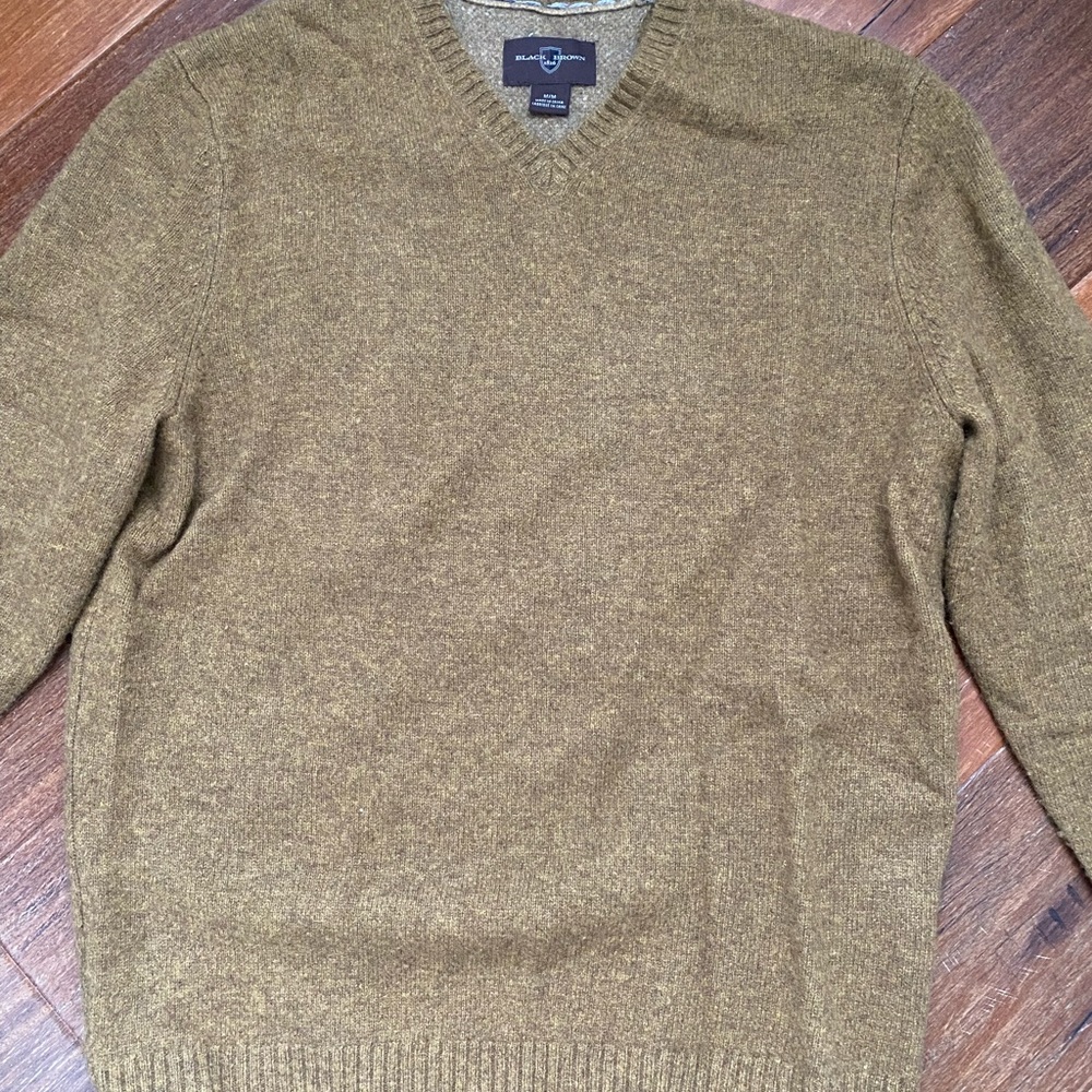 Brand New Medium Men’s Lambs Wool Sweater with Elbow Patches
